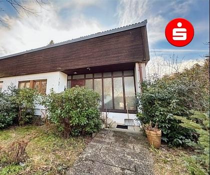 Großes freistehendes 1- bis 2-Familienhaus in Altdorf mit Garten und Garage