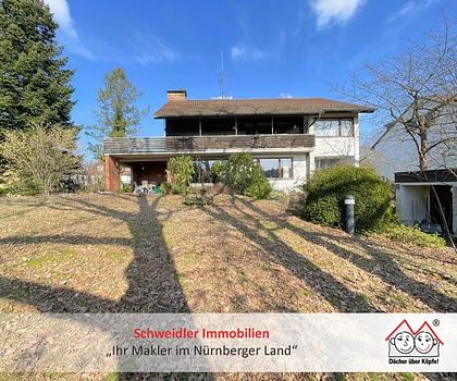 Architektenhaus mit Seltenheitswert, 1.460 m² Grundstück und Doppelgarage in Altdorf-Röthenbach