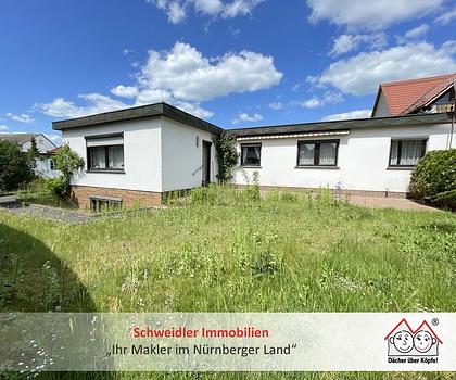 Wohnen auf einer Ebene: Bungalow mit großem Garten und Garage in Lauf a.d. Pegnitz