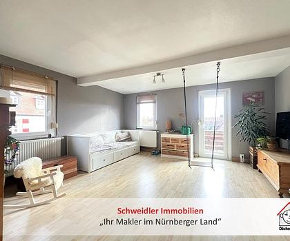 Viel Platz für Zwei: Sonniger Altbau-Charme mit Balkon und EBK in Rückersdorf 