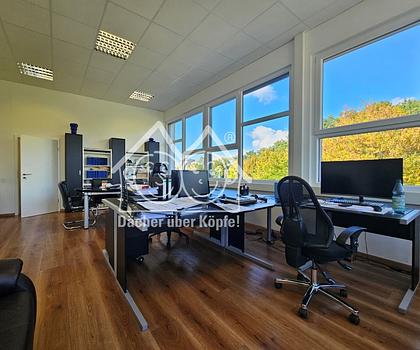 Attraktive Büroflächen im 1. Obergeschoss mit bester Sichtlage in Lauf-Wetzendorf