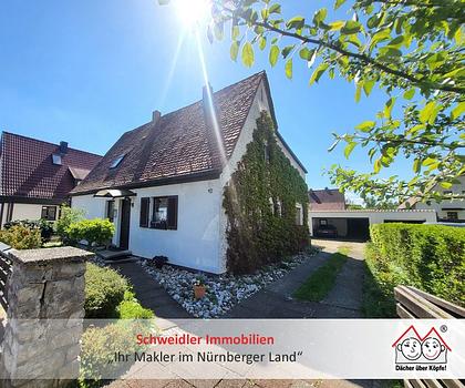 Drei Wohnungen, ein Gewinn: Kapitalanlage mit 3 Wohneinheiten im grünen Behringersdorf 