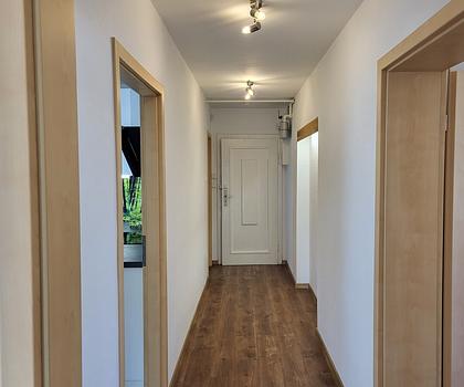 "Hidden Gem" in Erlangens Bestlage: Neuwertige 3-Zimmer-Oase mit Maßküche & Home-Office-Setup!