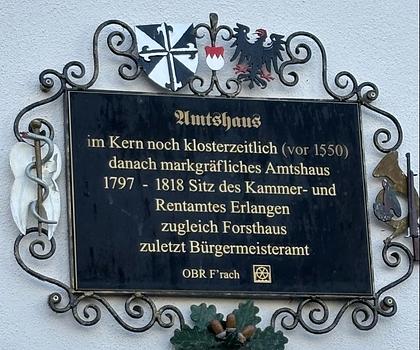 Vom Praxisraum zum Wohnkonzept in bester Lage in Erlangen/Frauenaurach