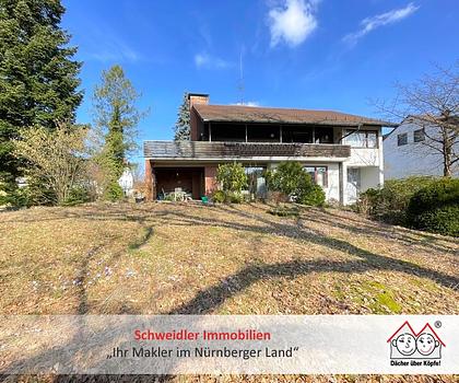 Liebhaber-Architektenhaus mit Potenzial auf großem Traumgrundstück in Altdorf-OT