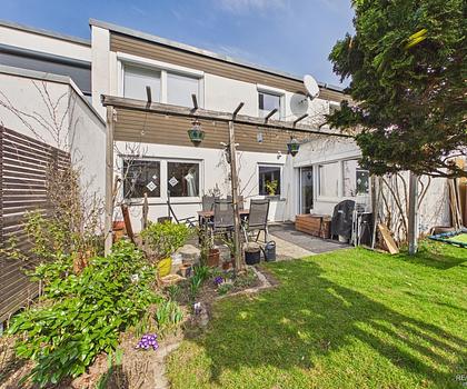 Offene Besichtigung am Sonntag, den 03.05.2026
Reihenmittelhaus mit schönen Garten in guter Lage