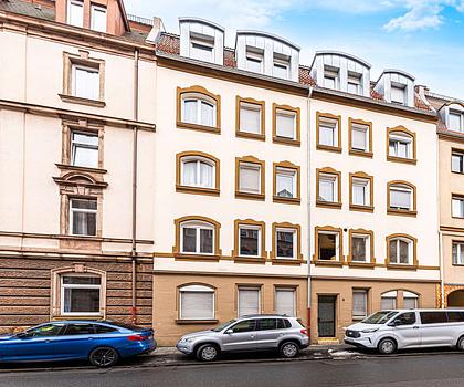 HEGERICH: Attraktive 2-Zimmer-Wohnung mit Dachgeschoss-Charme für Singles, Paare oder Kapitalanleger