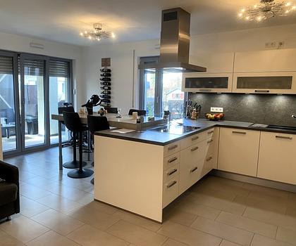 Moderne 2- Zimmer- Komfort- Wohnung mit Terrasse 
und Tiefgaragen- Stellplatz