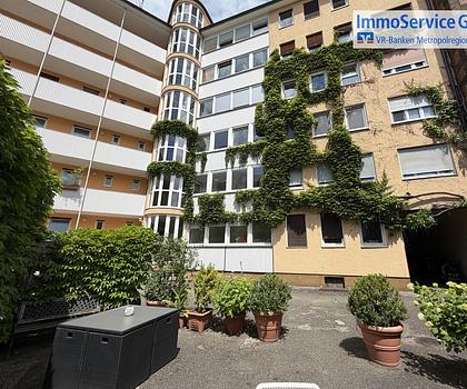 Renovierungsbedürftige 4,5-Zimmer-Wohnung mit 2 Balkone nähe Stadtpark