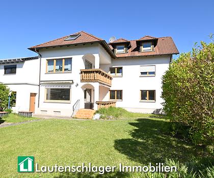 Oben Wohnen - unten Sanieren!
Geräumiges Zweifamilienhaus in Berg.