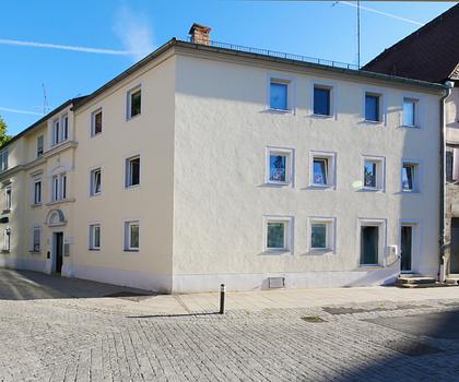 Zur Miete: Forchheim Innenstadt, 4-Zimmer-Wohnung mit hochwertiger Einbauküche und Stellplatzmöglichkeit
