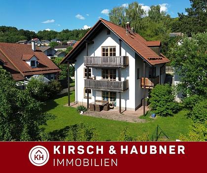 Attraktives Zweifamilienhaus mit herrlichem Weitblick –
perfekt zur Eigennutzung oder Kapitalanlage!
Velburg